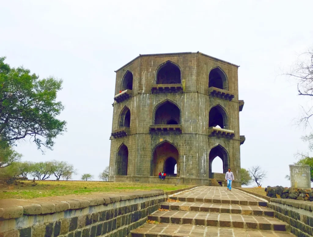 Salabat Khan tomb (Chand Bibi Mahal), Ahilyanagar