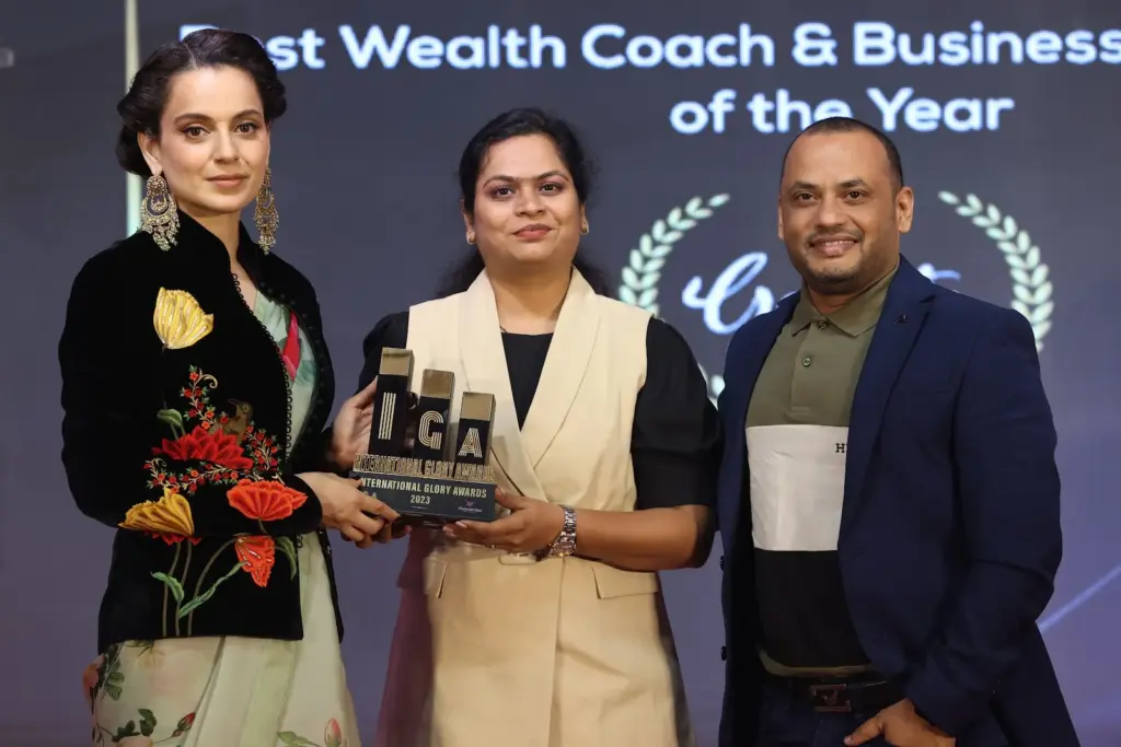 Dilip Auti and Komal Auti with film actor and Member of Parliament Kangana Ranaut at the National Glory Awards 2023, Mumbai